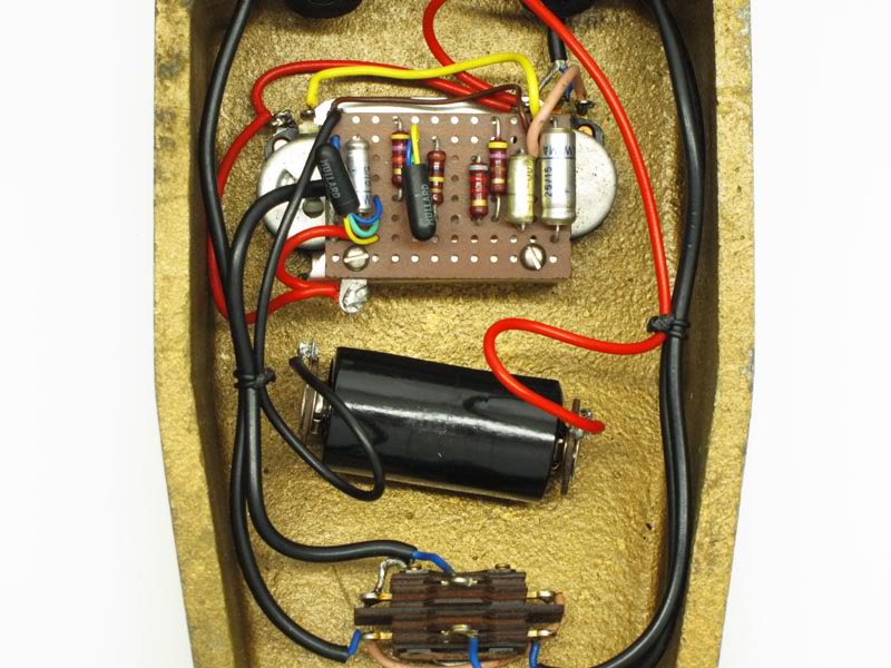 Internals of a Tone Bender MK1.5 (gold version)