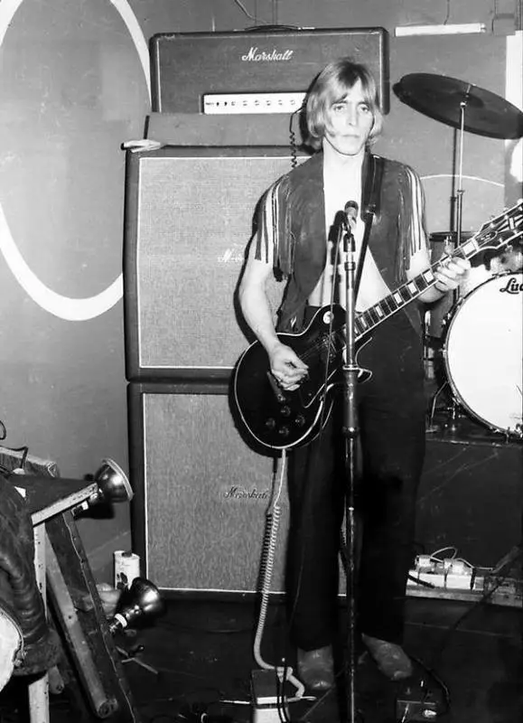Mick Ronson and the Rats, performing with a Tone Bender MKI. (Photo credit unknown)
